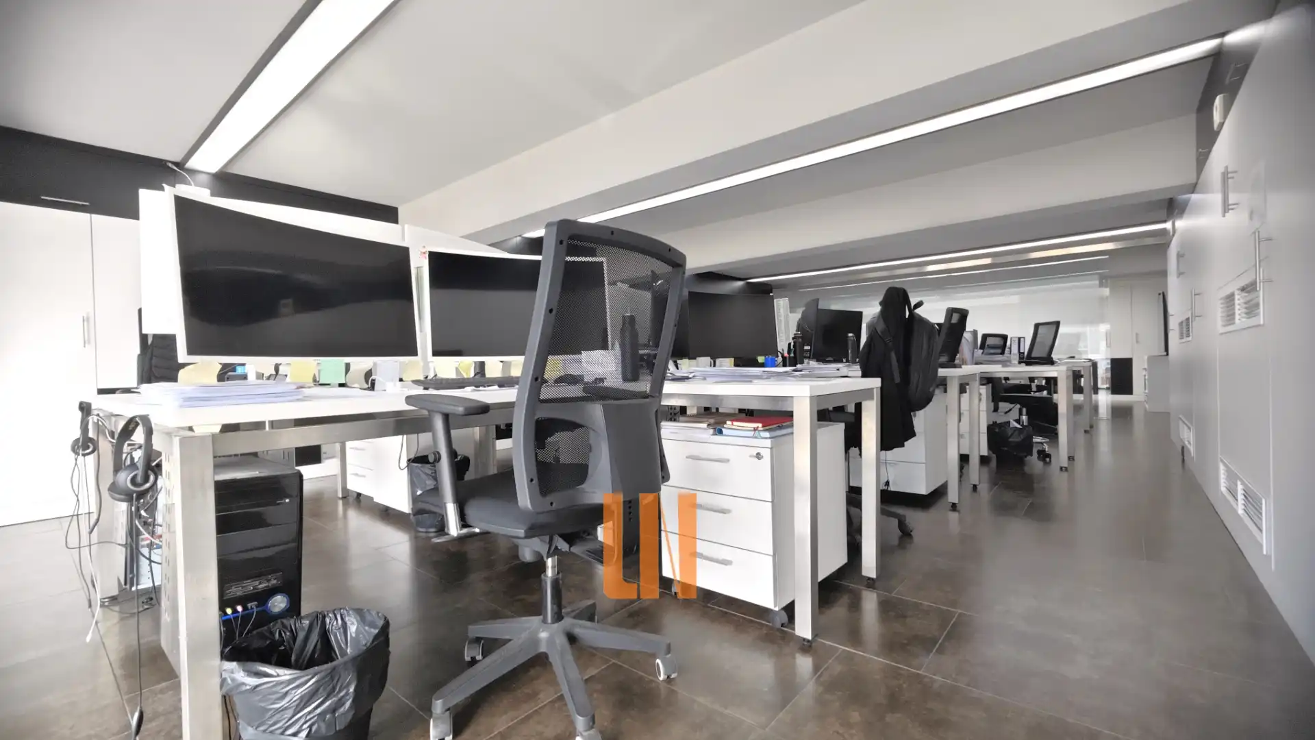 Office for rent in Culleredo  with Air Conditioner, Heating and Furnished