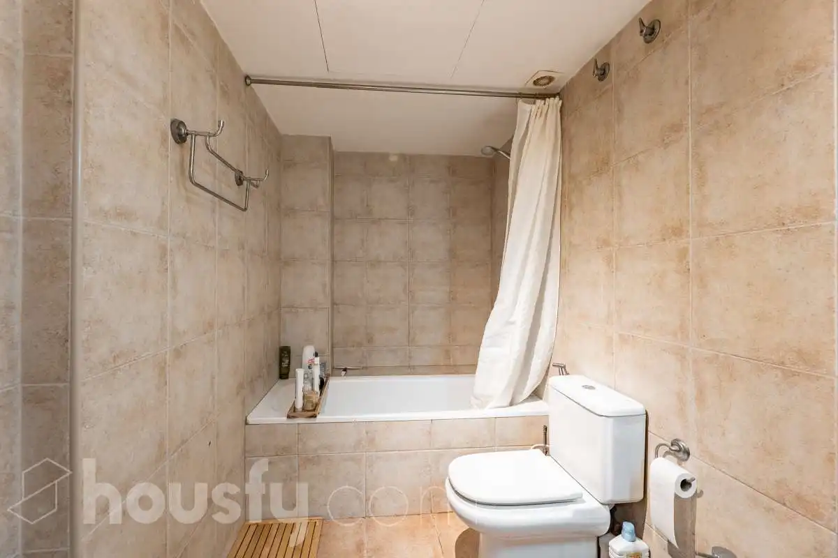 Bathroom of Duplexes for sale in L'Hospitalet de Llobregat  with Air Conditioner, Heating and Parquet flooring