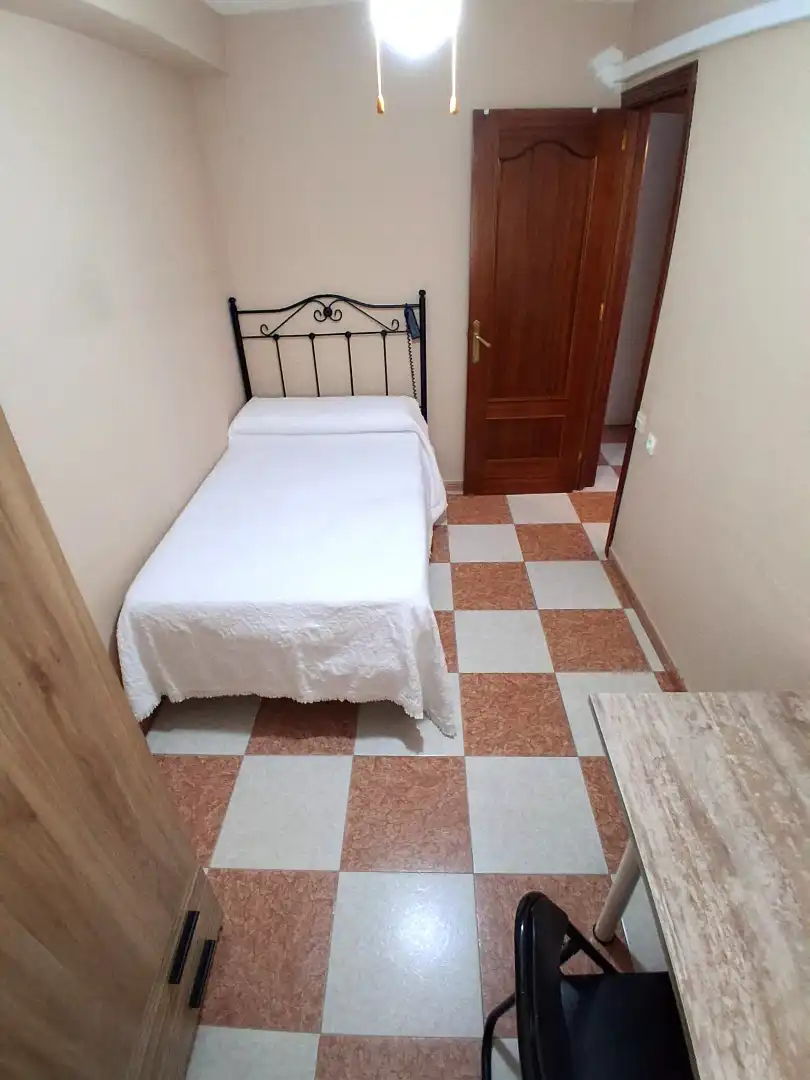 Bedroom of Flat for rent in Sevilla  with Air Conditioner, Furnished and Oven