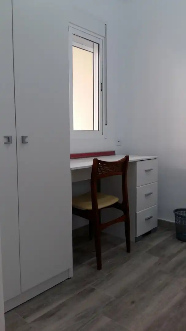 Dormitori de Pis de lloguer en Valencia amb Terrassa, Moblat i Balcó
