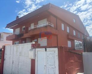 Exterior view of Single-family semi-detached for sale in Vigo   with Heating, Terrace and Furnished