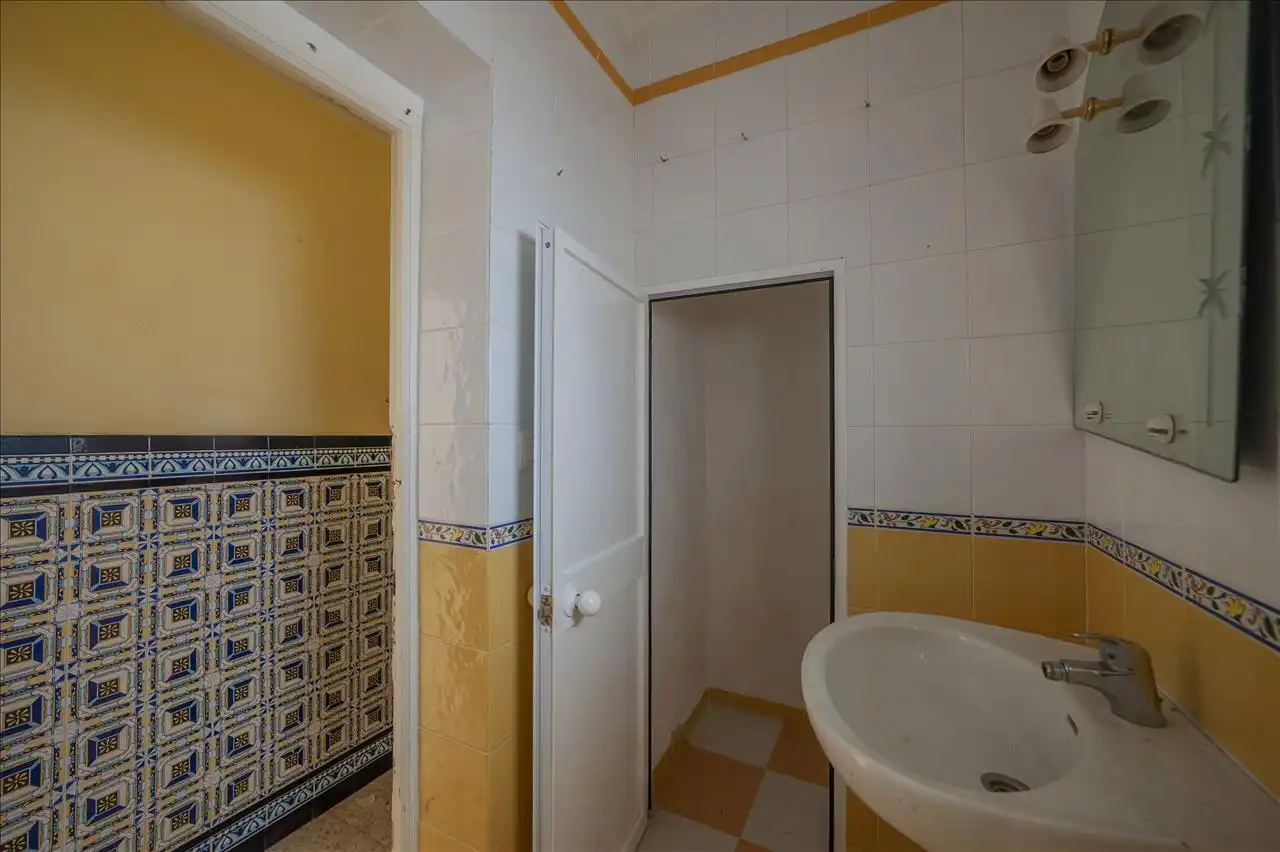 Bany de Casa adosada en venda en Paterna del Campo amb Terrassa