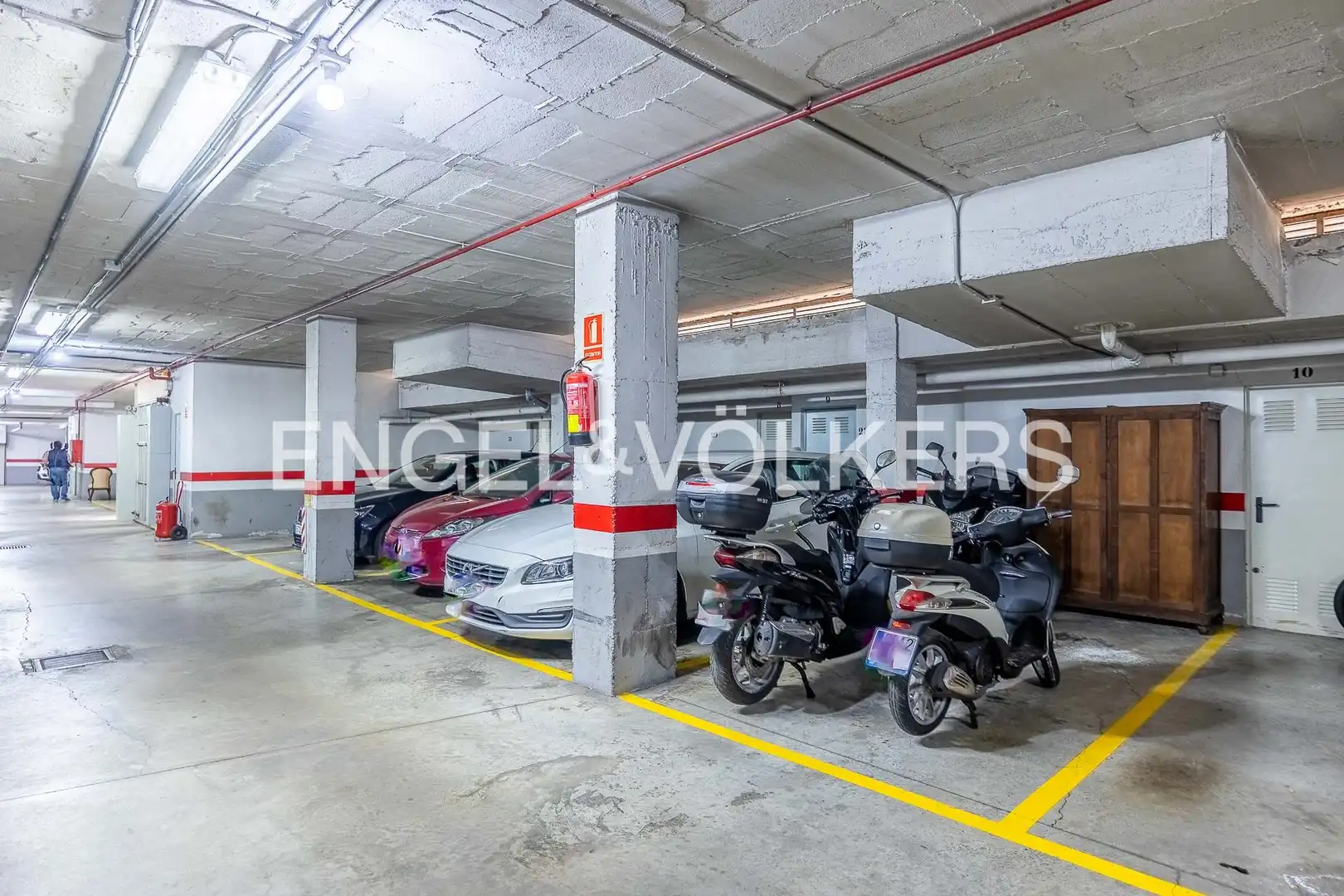 Parking of Flat for sale in Sevilla  with Air Conditioner, Heating and Terrace