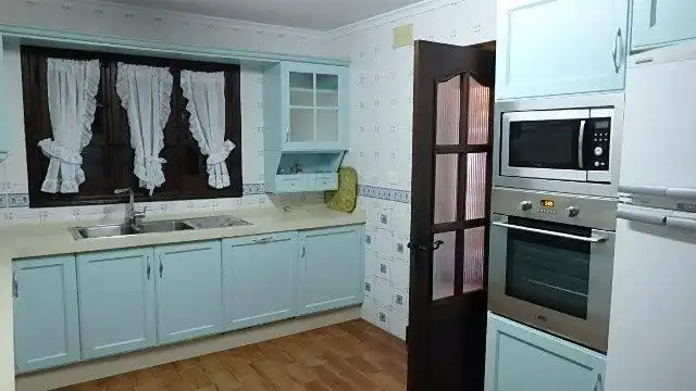 Cuina de Casa o xalet en venda en Chiclana de la Frontera amb Jardí privat i Piscina comunitària