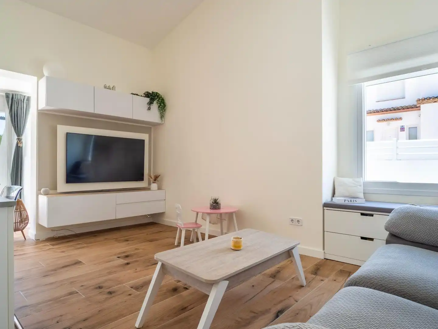 Sala d'estar de Casa o xalet en venda en L'Escala amb Aire condicionat, Calefacció i Terrassa