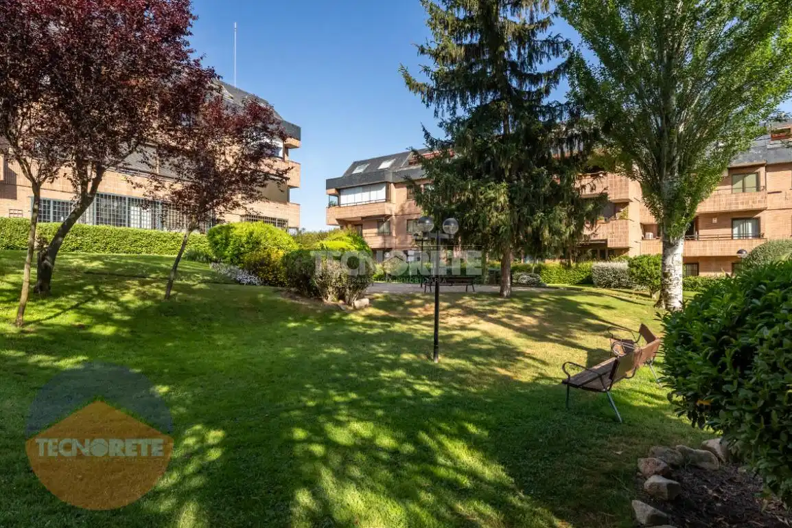 Vista exterior de Pis de lloguer en Majadahonda amb Aire condicionat, Calefacció i Terrassa