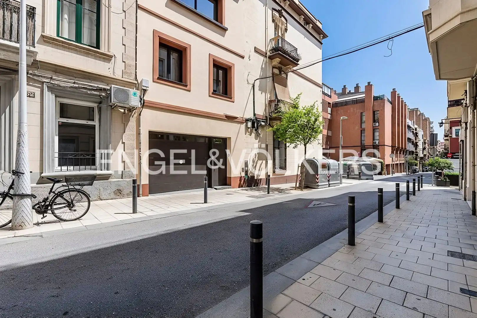 Vista exterior de Casa adosada en venda en Barcelona amb Aire condicionat, Calefacció i Terrassa