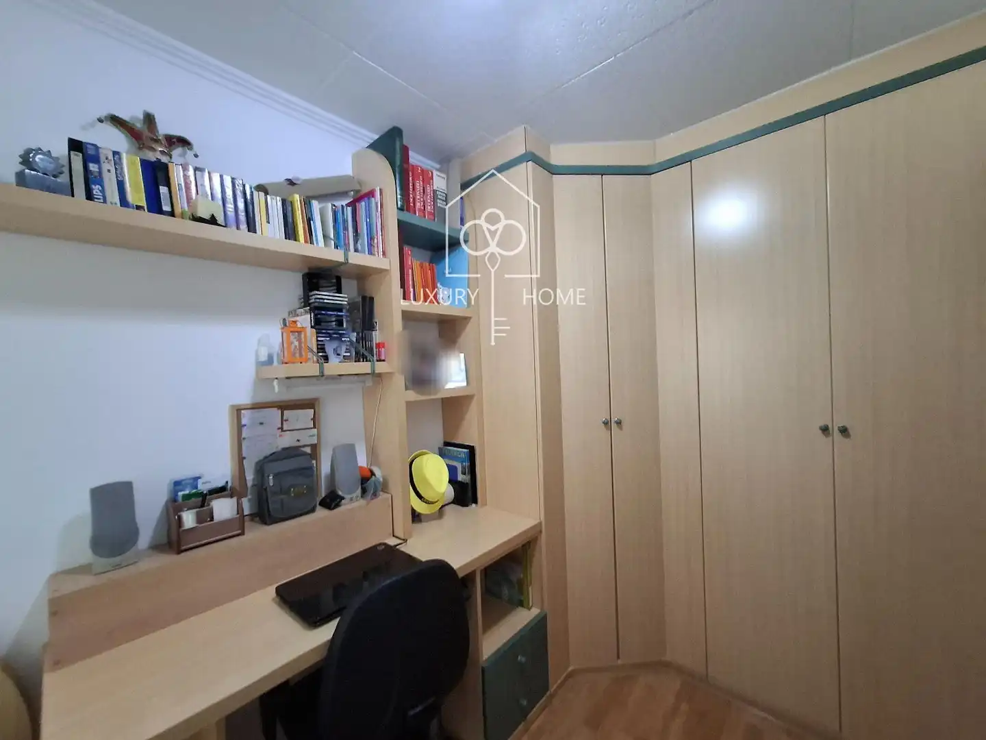 Habitación de Ático en venta en L'Hospitalet de Llobregat con Aire acondicionado, Calefacción y Parquet