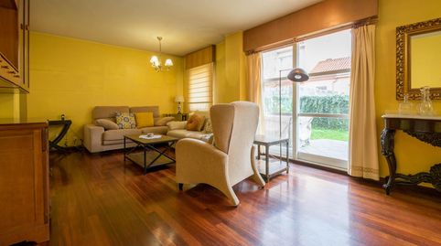 Foto 2 de Casa adosada en venta en Arenaza, Inás, Oleiros