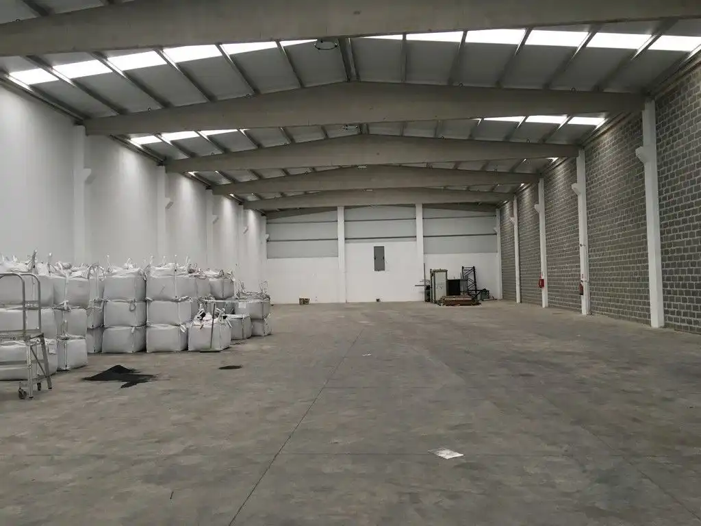 Nave industrial de alquiler en Cabanas