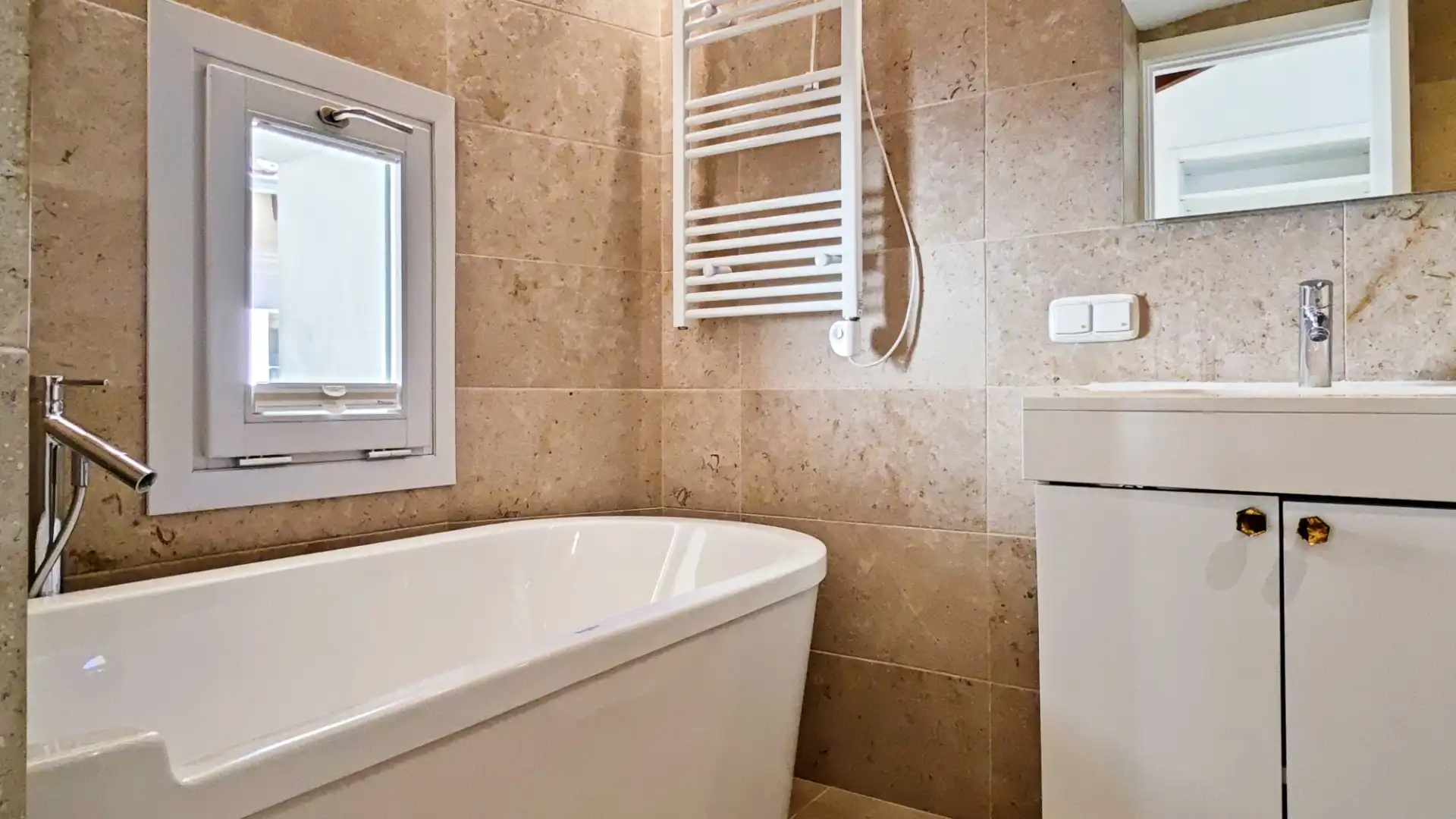 Badezimmer von Dachboden zur Miete in  Palma de Mallorca mit Klimaanlage, Heizung und Parkett