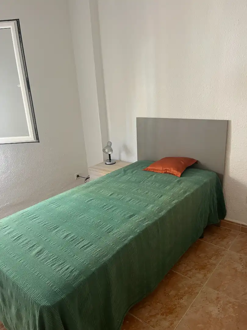 Habitación de Piso de alquiler en Málaga con Aire acondicionado y Amueblado