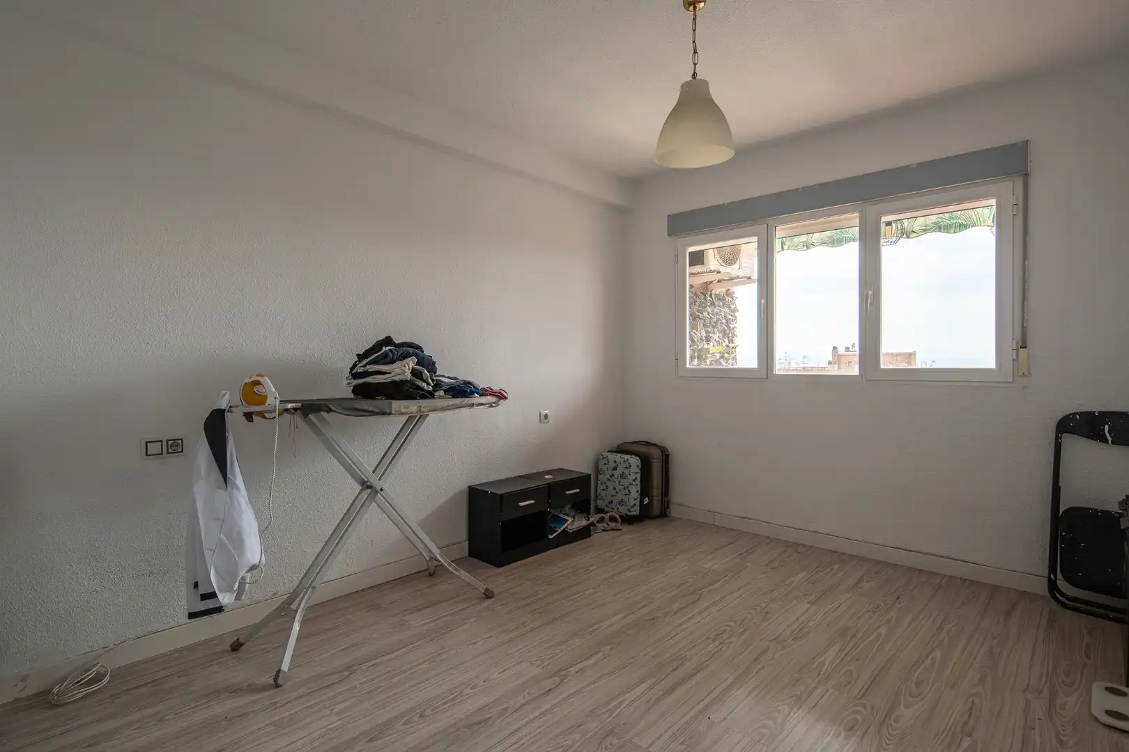 Bedroom of Flat for sale in Granada  with Air Conditioner, Parquet flooring and Terrace