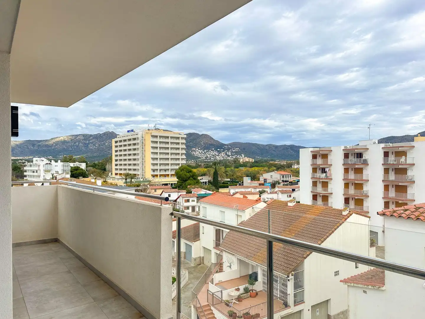 Vista exterior de Apartamento en venta en Roses con Aire acondicionado, Terraza y Balcón