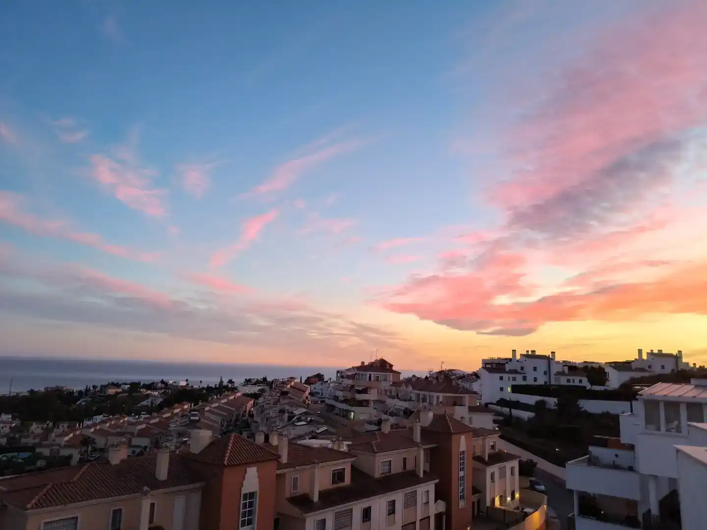 Vista exterior de Àtic de lloguer en Rincón de la Victoria amb Aire condicionat, Terrassa i Moblat