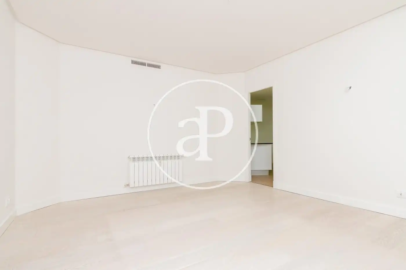 Sala de estar de Piso de alquiler en Madrid con Aire acondicionado, Calefacción y Jardín privado