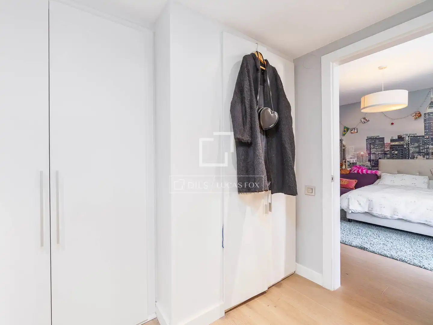 Wohnung zum Verkauf in Barcelona mit Klimaanlage, Heizung und Terrasse