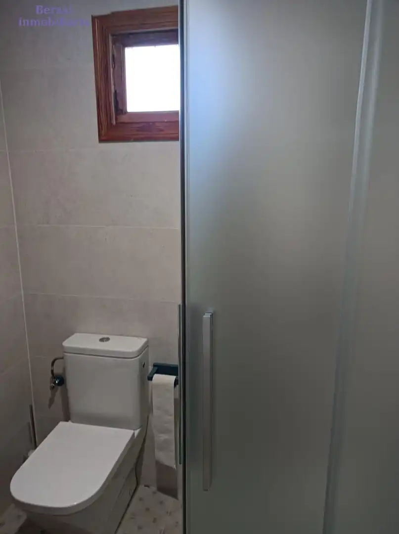 Bany de Casa o xalet en venda en Matute amb Terrassa, Moblat i Balcó
