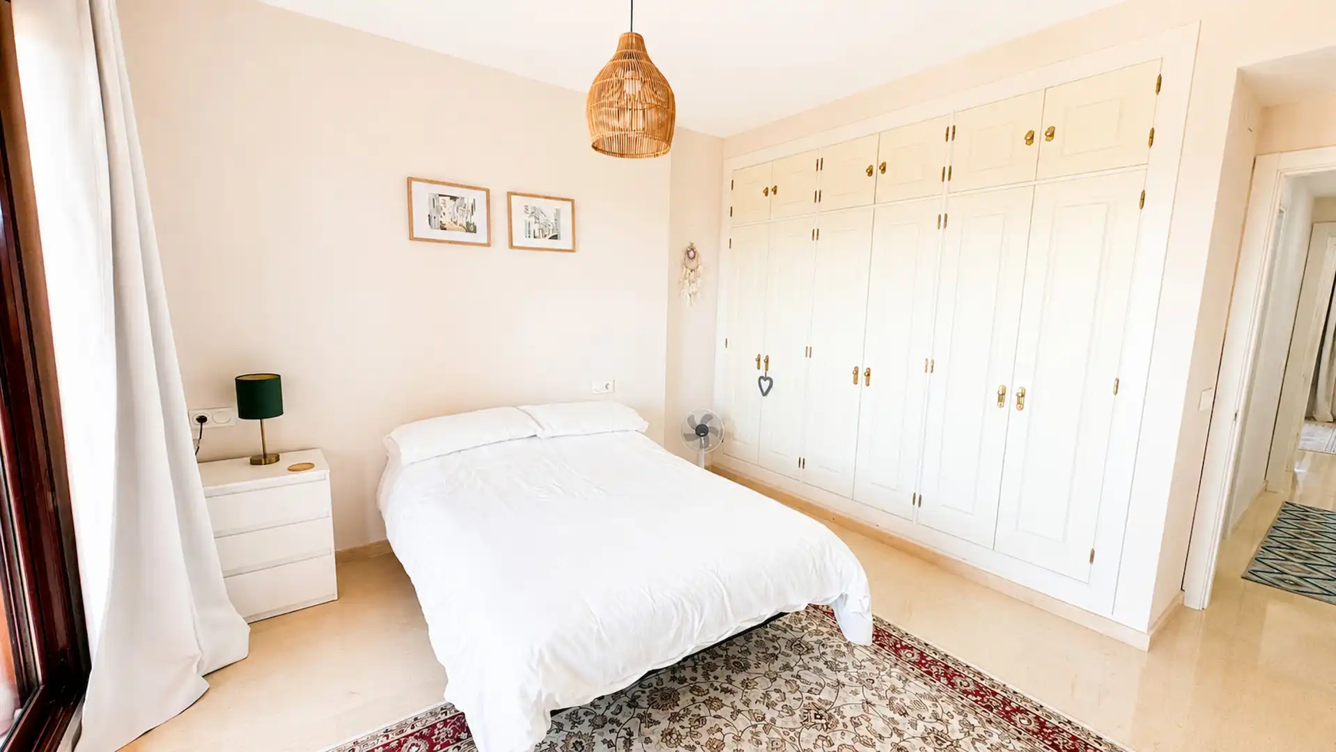 Dormitori de Apartament en venda en Manilva amb Aire condicionat, Terrassa i Traster