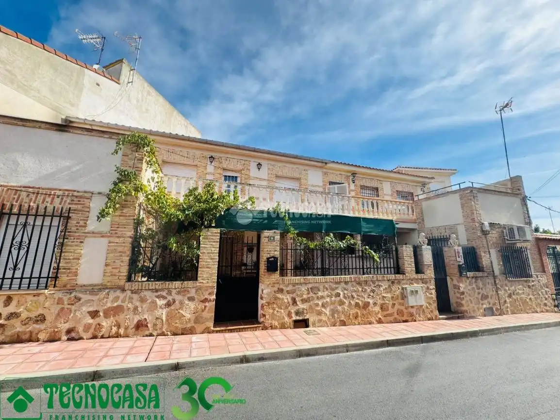 Vista exterior de Casa adosada en venta en Guadamur, Toledo