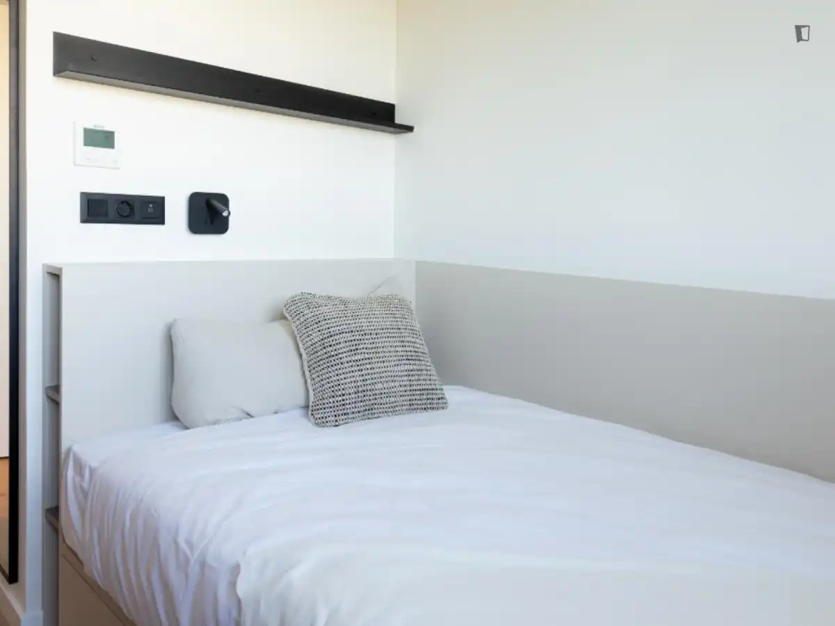 Habitación de Piso de alquiler en Madrid con Aire acondicionado, Amueblado y Internet