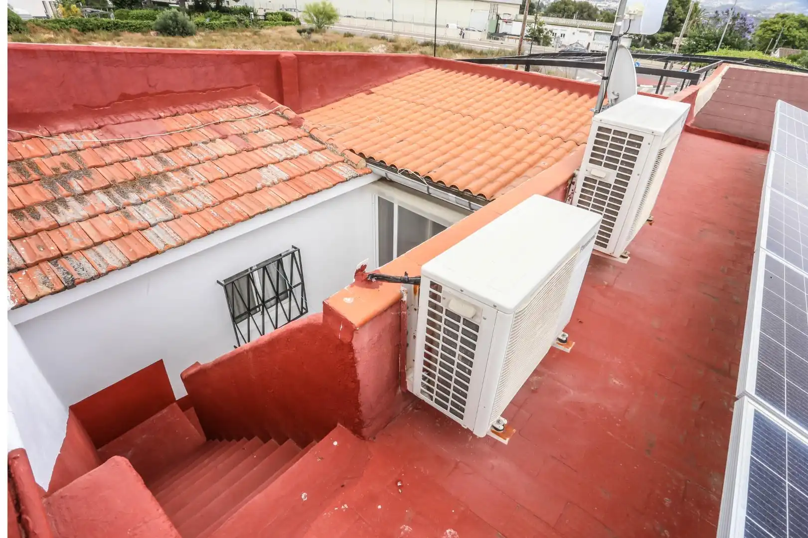 Vista exterior de Casa o xalet en venda en Elda amb Aire condicionat, Calefacció i Jardí privat