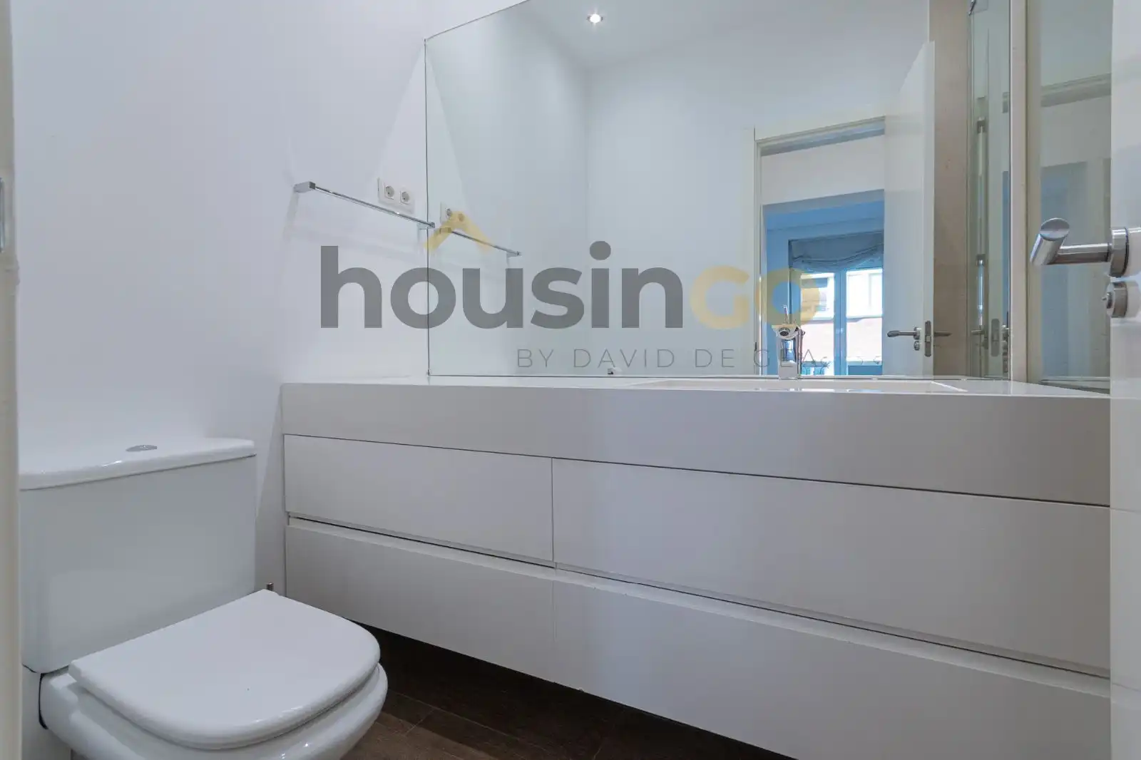 Bathroom of Flat for sale in Madrid  with Air Conditioner, Heating and Parquet flooring