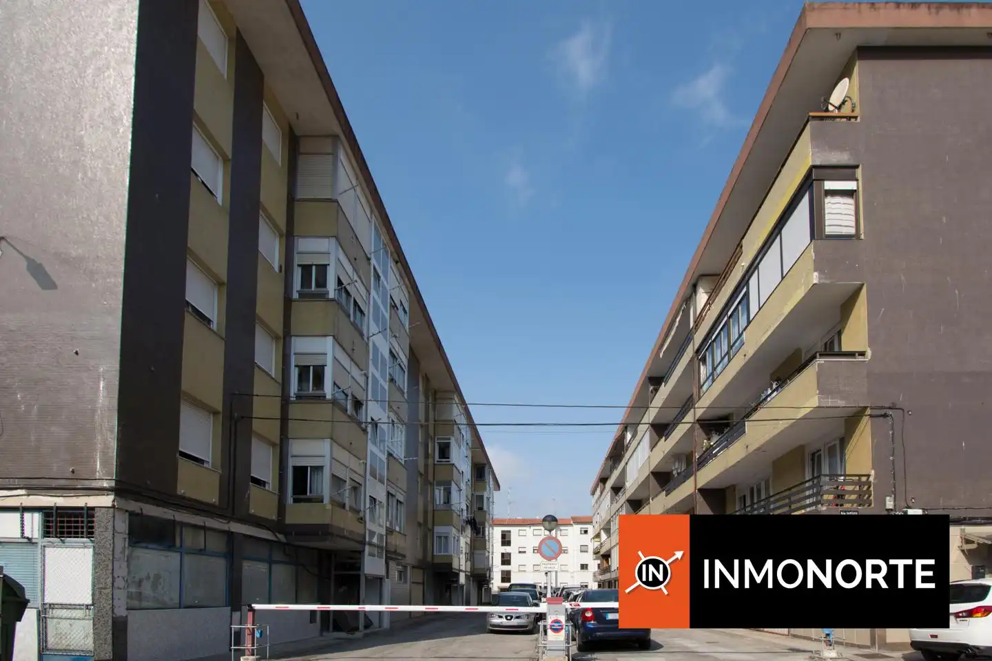 Vista exterior de Pis en venda en Laredo amb Terrassa i Moblat