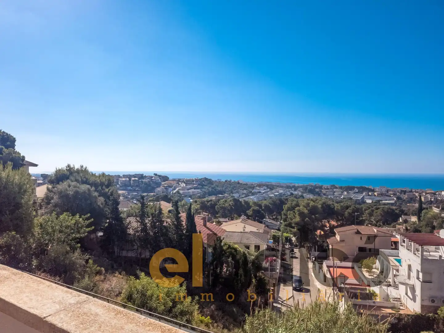 Vista exterior de Casa adosada en venda en Calafell amb Calefacció, Jardí privat i Parquet