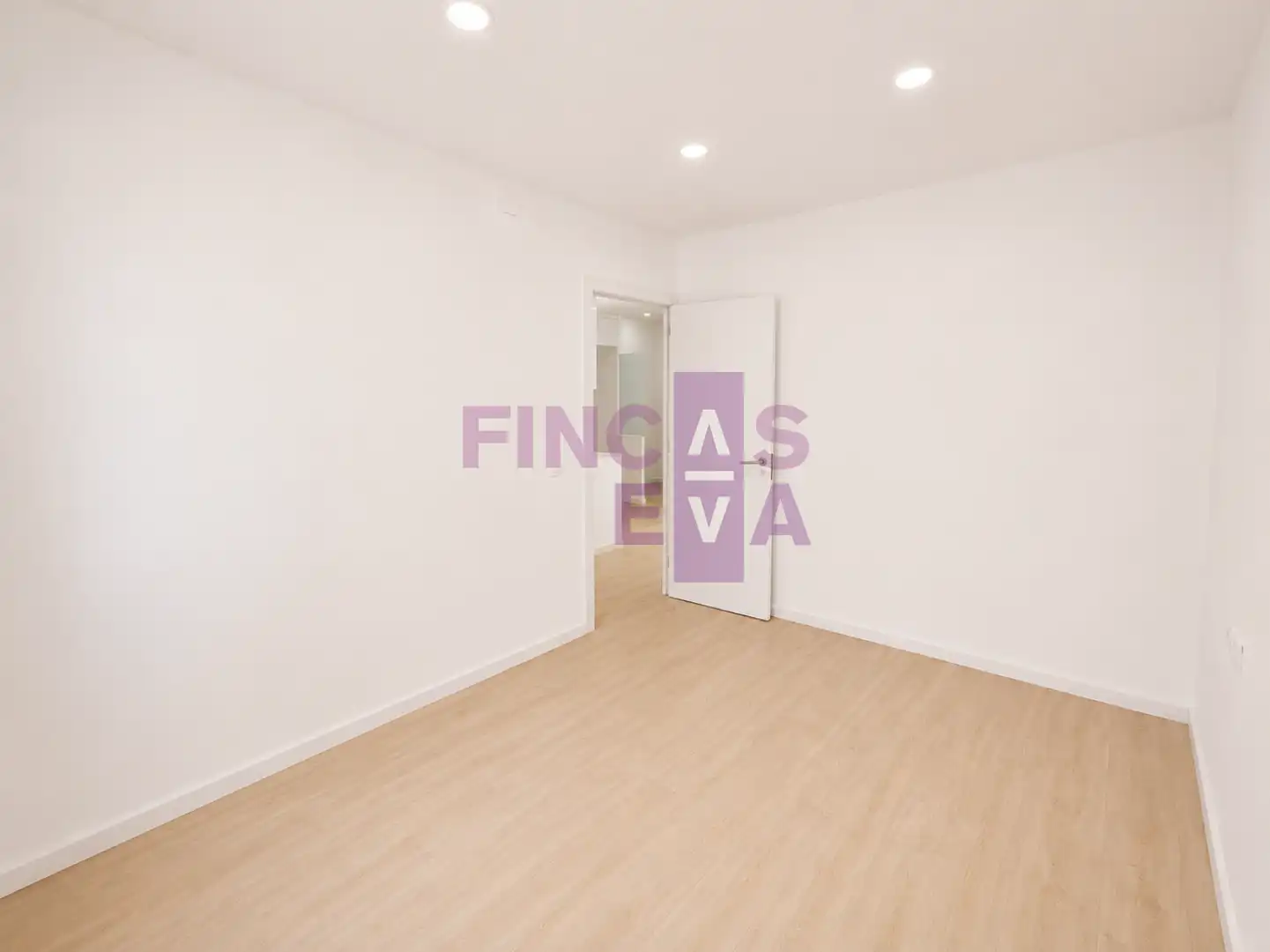 Flat for sale in Barcelona  with Parquet flooring