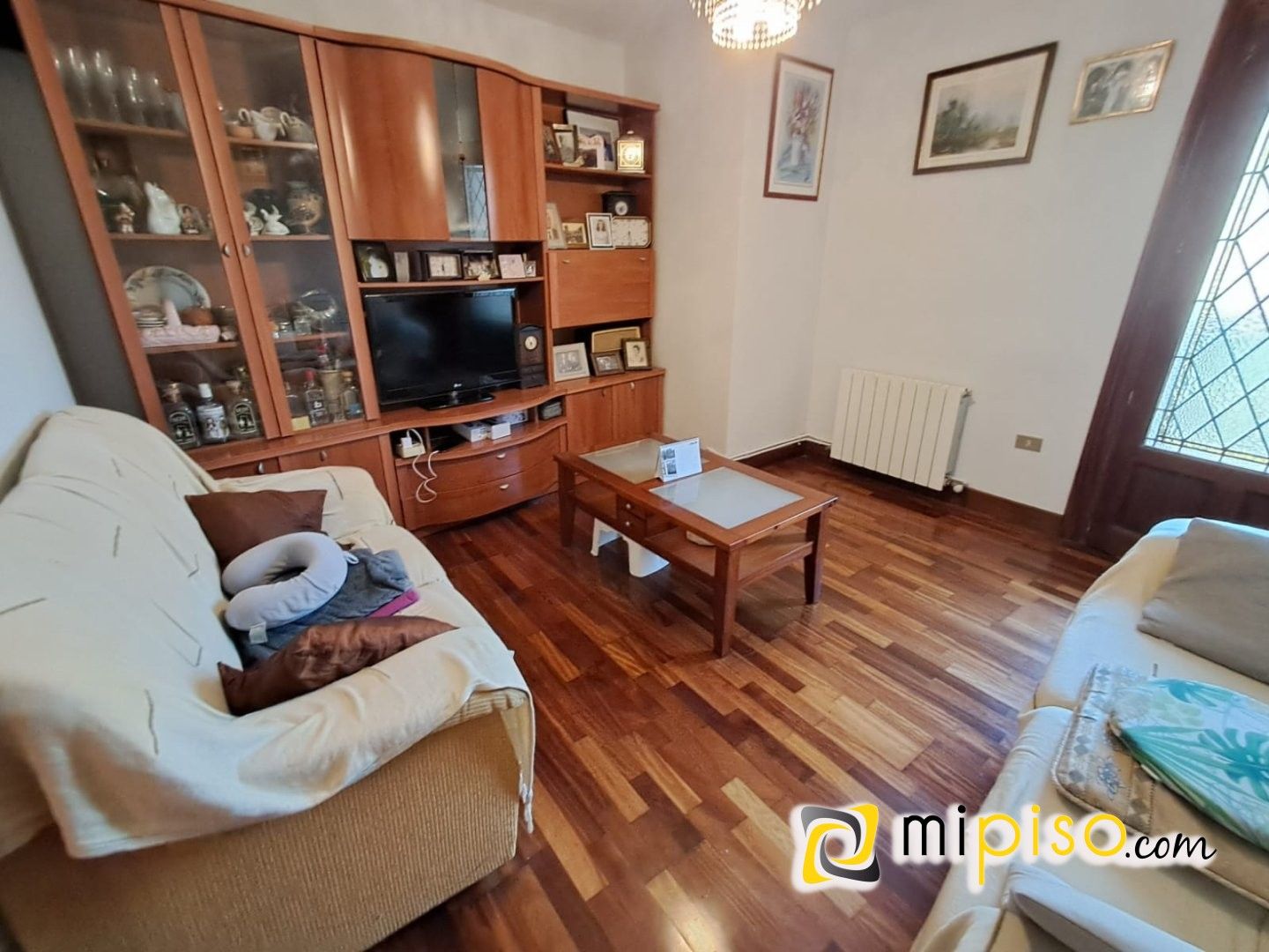 Sala d'estar de Casa o xalet en venda en Ampuero amb Calefacció, Terrassa i Moblat
