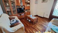 Sala d'estar de Casa o xalet en venda en Ampuero amb Calefacció, Terrassa i Moblat