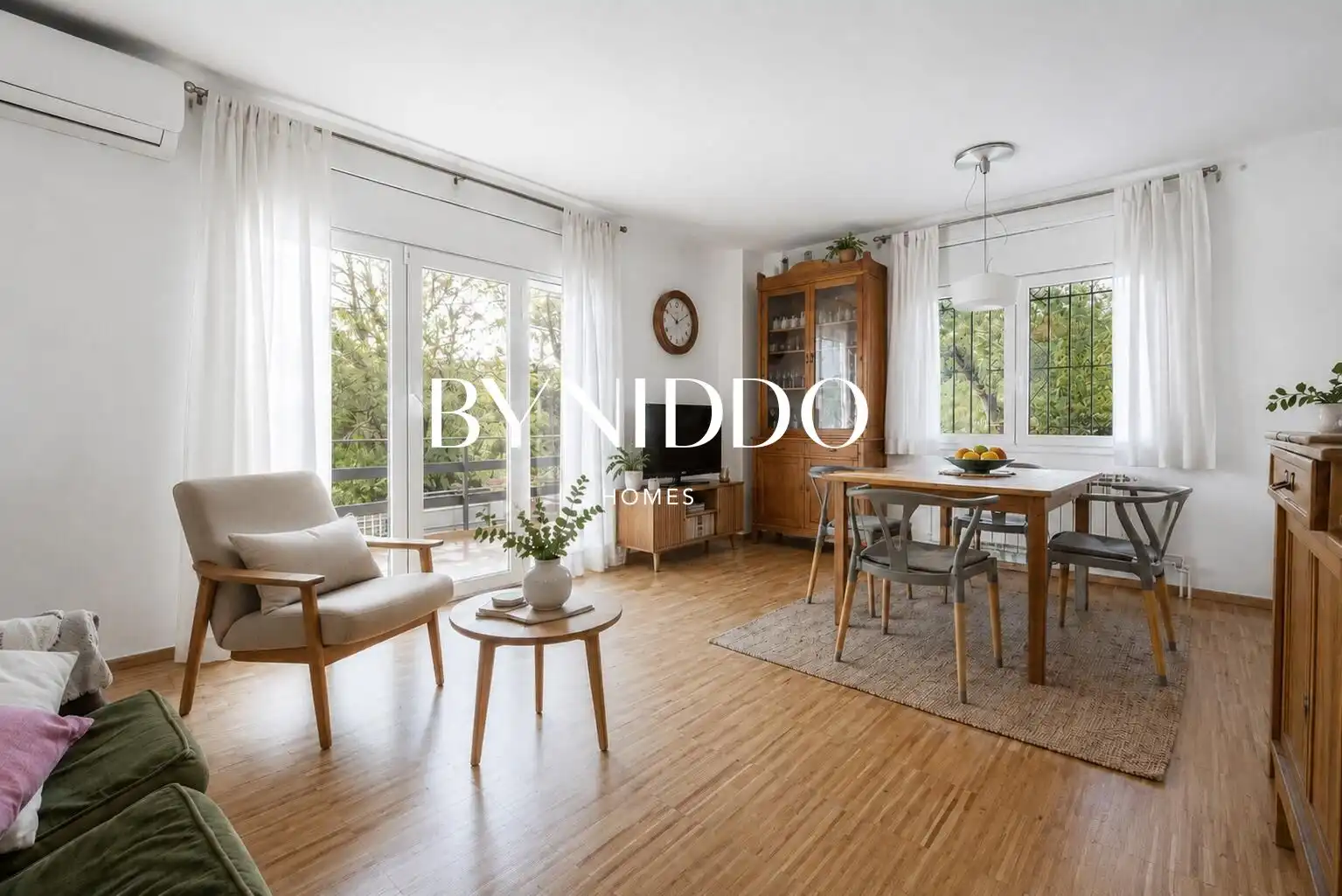 Sala d'estar de Casa o xalet en venda en Sant Cugat del Vallès amb Aire condicionat, Calefacció i Jardí privat