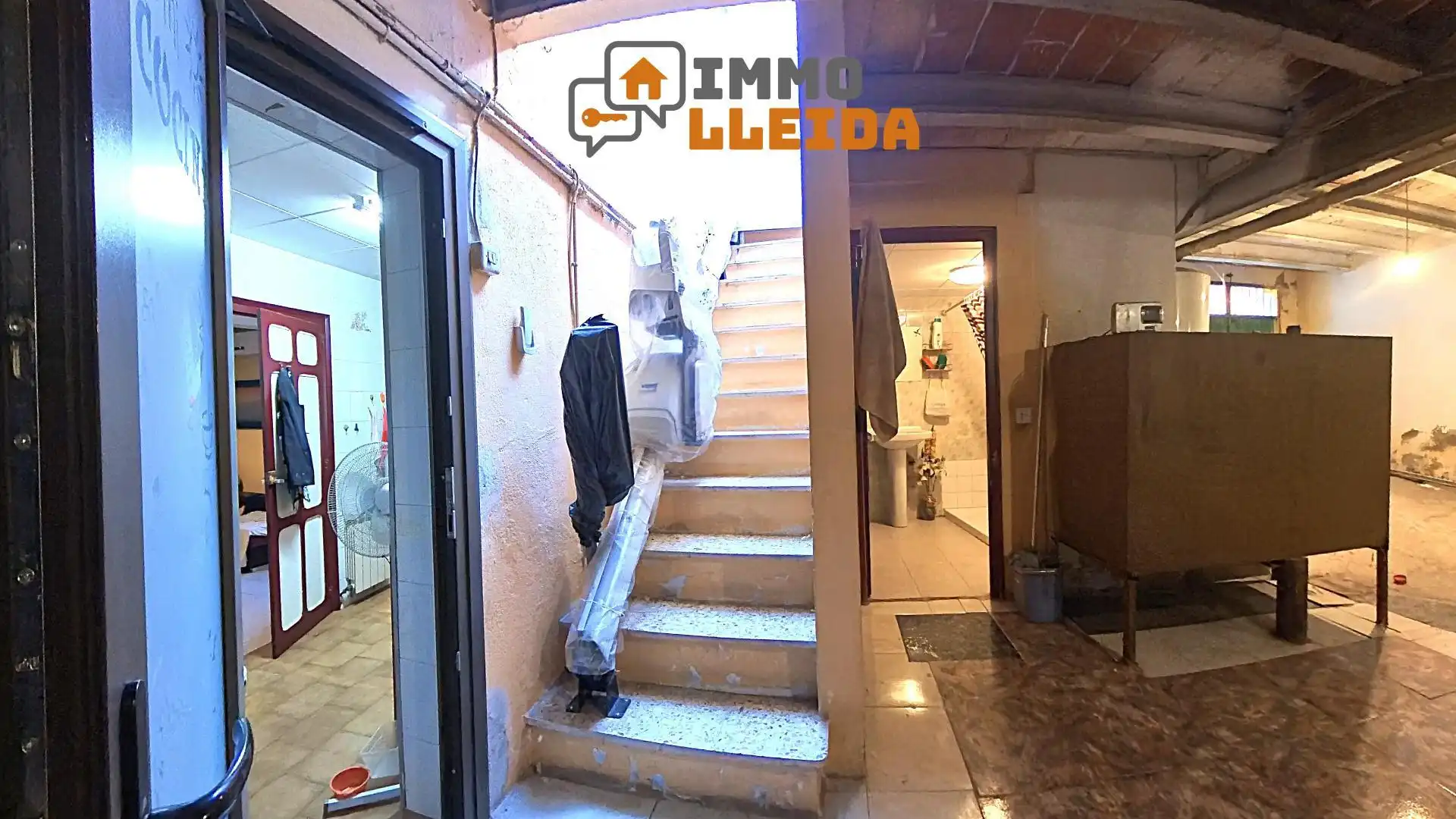 Vista exterior de Casa adosada en venda en Binéfar amb Calefacció, Terrassa i Traster