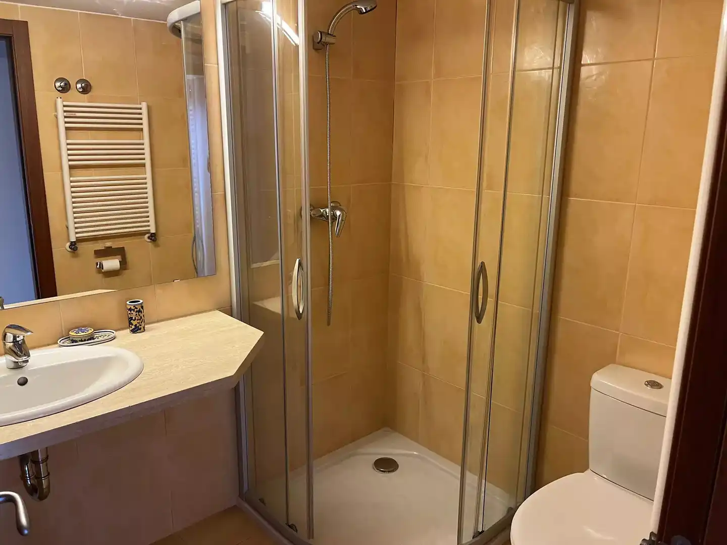 Bathroom of Flat for sale in Girona  with Air Conditioner, Heating and Parquet flooring