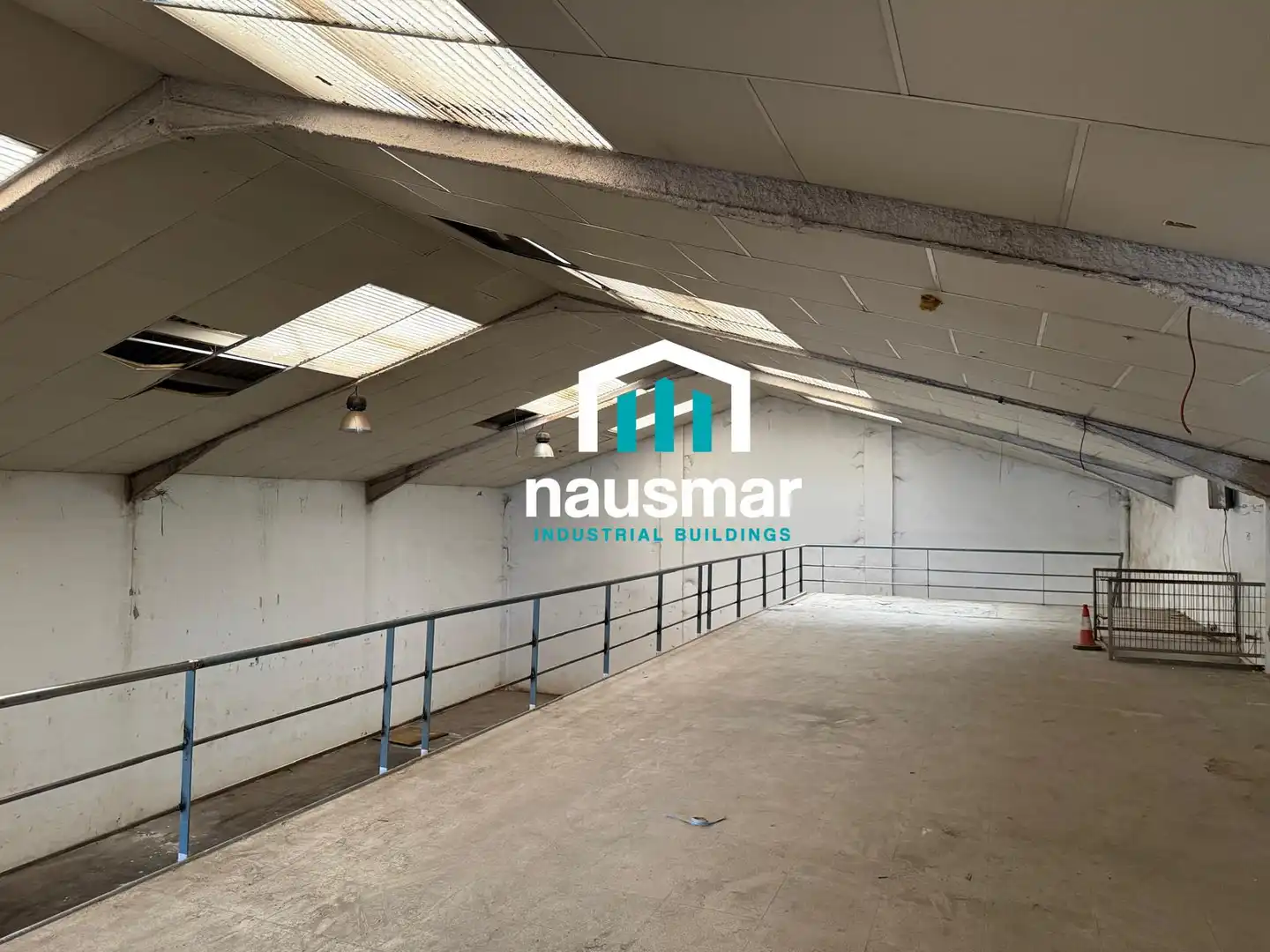 Außenansicht von Fabrikhallen zur Miete in La Casilla - Zona Industrial