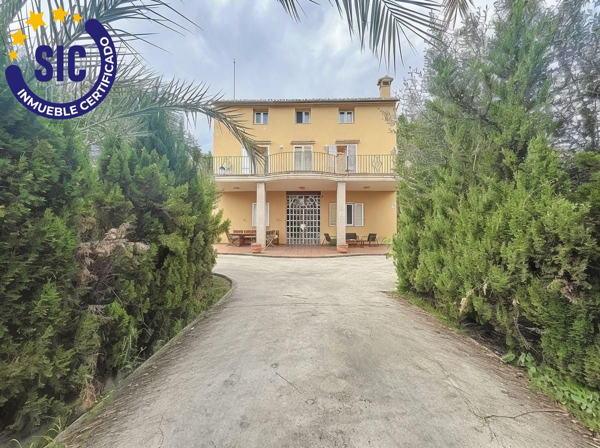 Vista exterior de Finca rústica en venda en Carcaixent amb Aire condicionat, Jardí privat i Terrassa