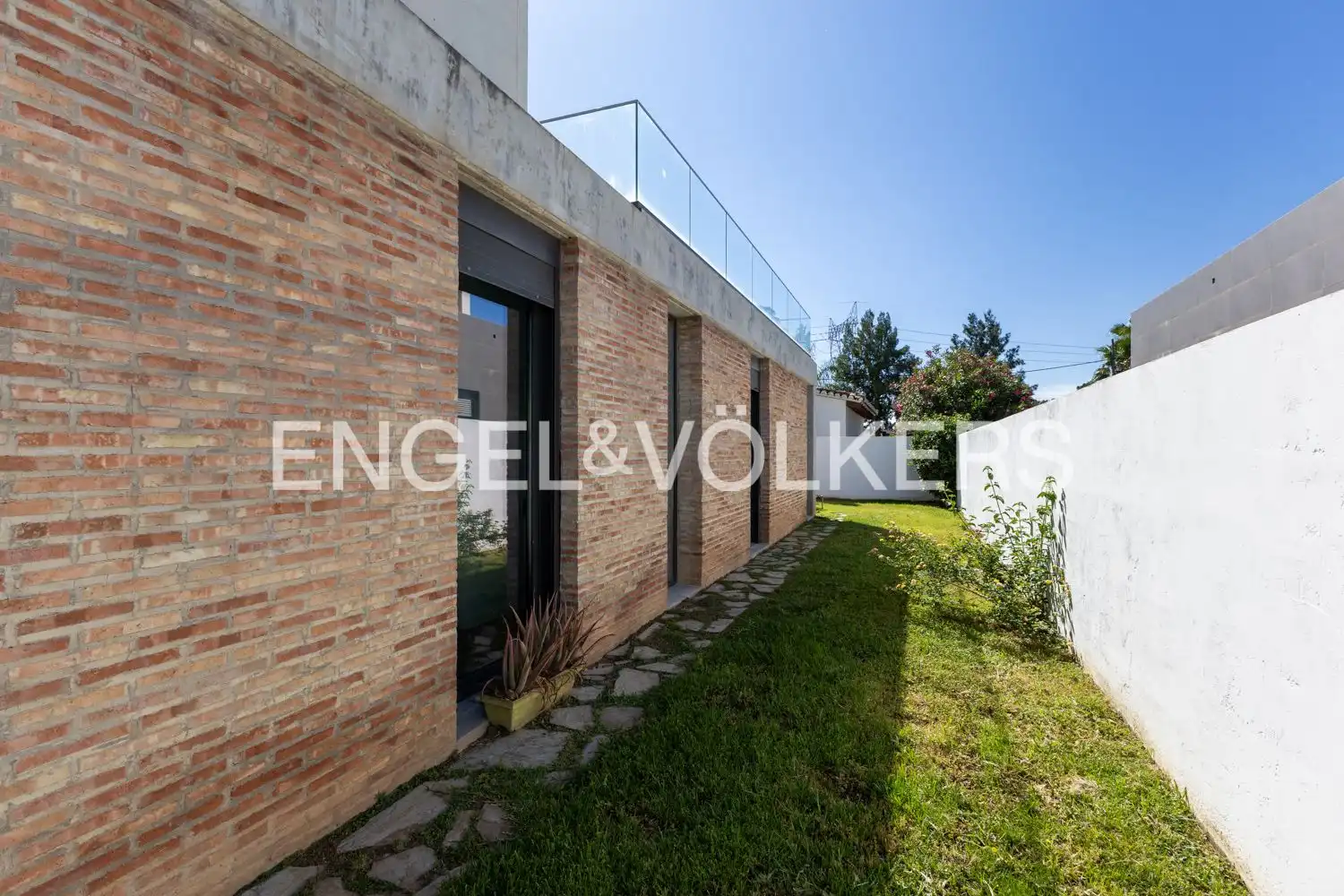 Vista exterior de Casa o chalet en venta en L'Eliana con Aire acondicionado, Calefacción y Jardín privado