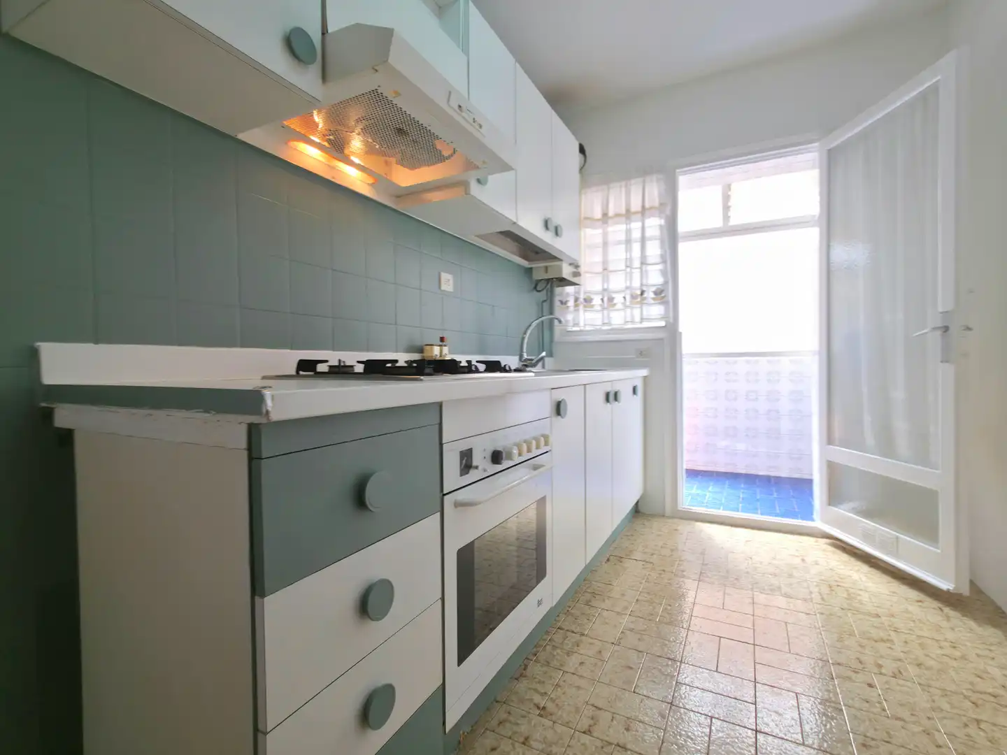 Cocina de Piso en venta en Sant Andreu de la Barca con Terraza, Horno y Balcón