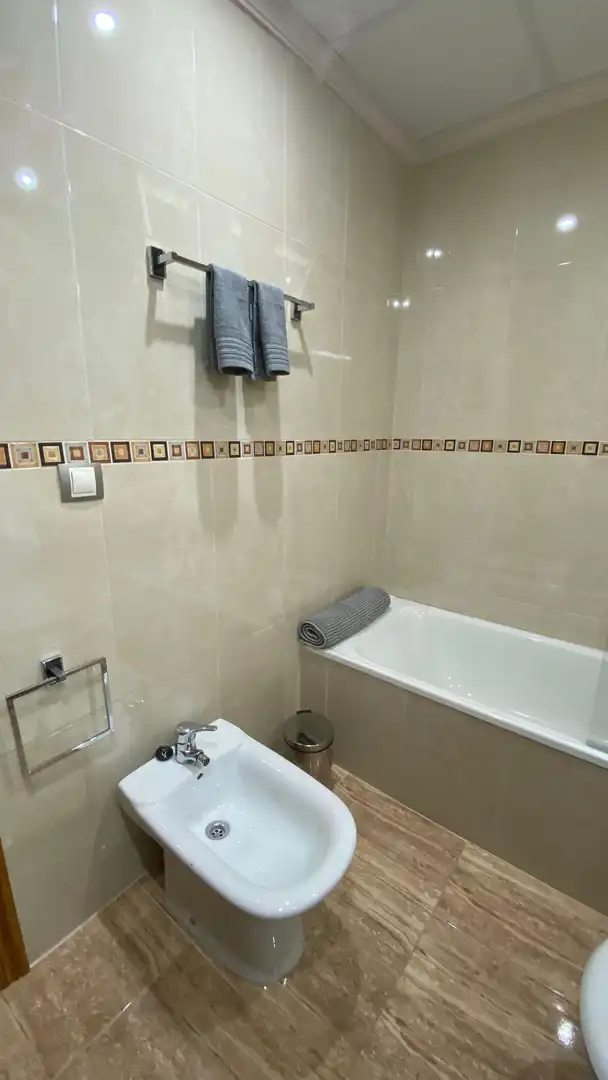 Baño de Piso de alquiler en Rojales con Aire acondicionado, Terraza y Piscina comunitaria