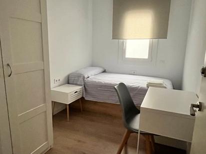 Bedroom of Flat to share in Cornellà de Llobregat  with Air Conditioner, Furnished and Washing machine