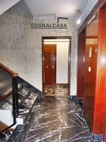 Oficina en venda en Bilbao  amb Calefacció