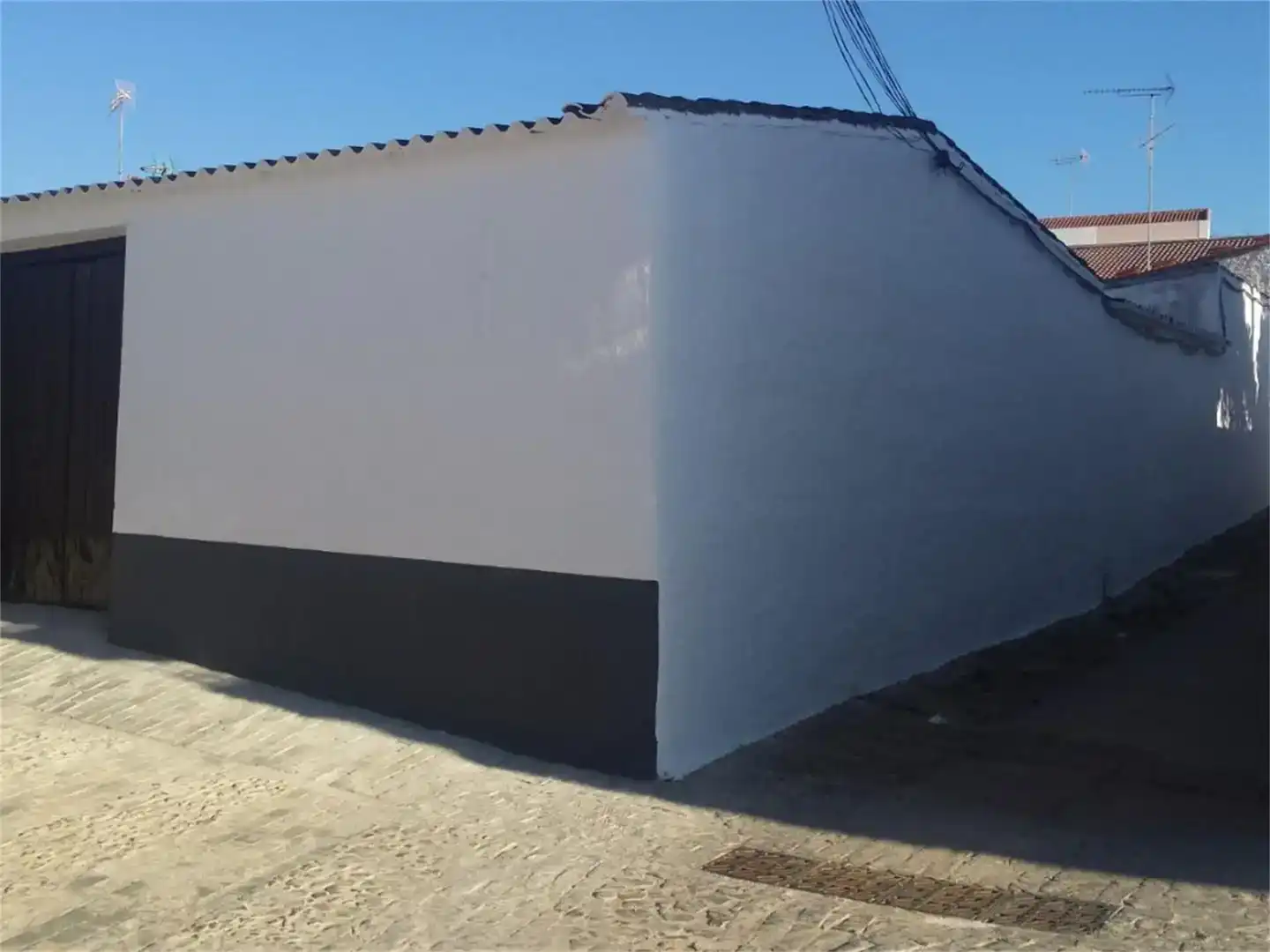 Vista exterior de Casa adosada en venta en Santa Bárbara de Casa, Huelva