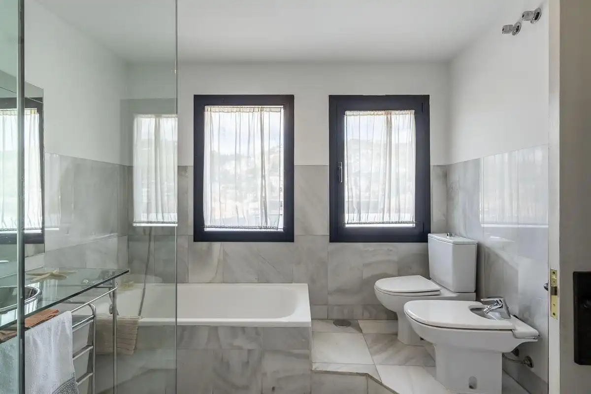 Bathroom of Houses for sale in Granada  with Air Conditioner, Heating and Terrace