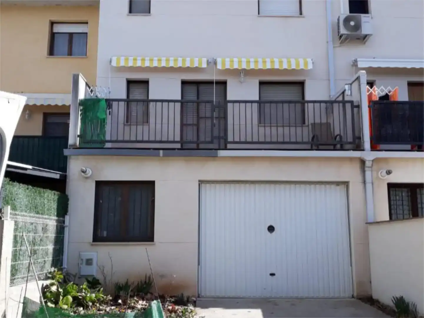 Vista exterior de Casa adosada en venda en Aguaviva amb Balcó