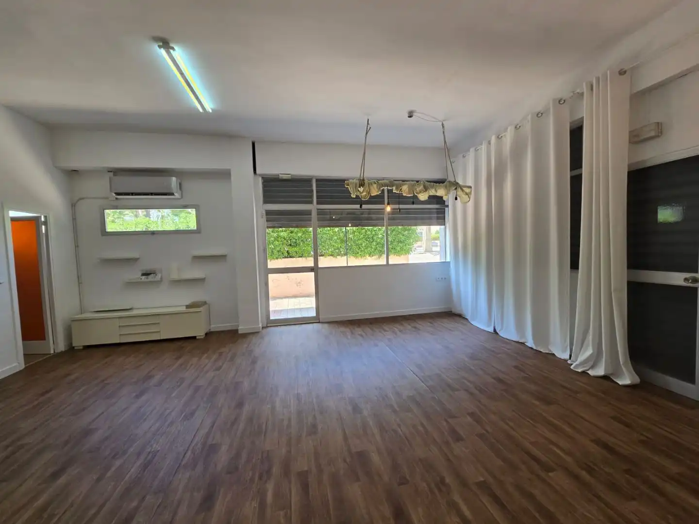 Local comercial en alquiler en Carrer de La Savina 5, imagen 3