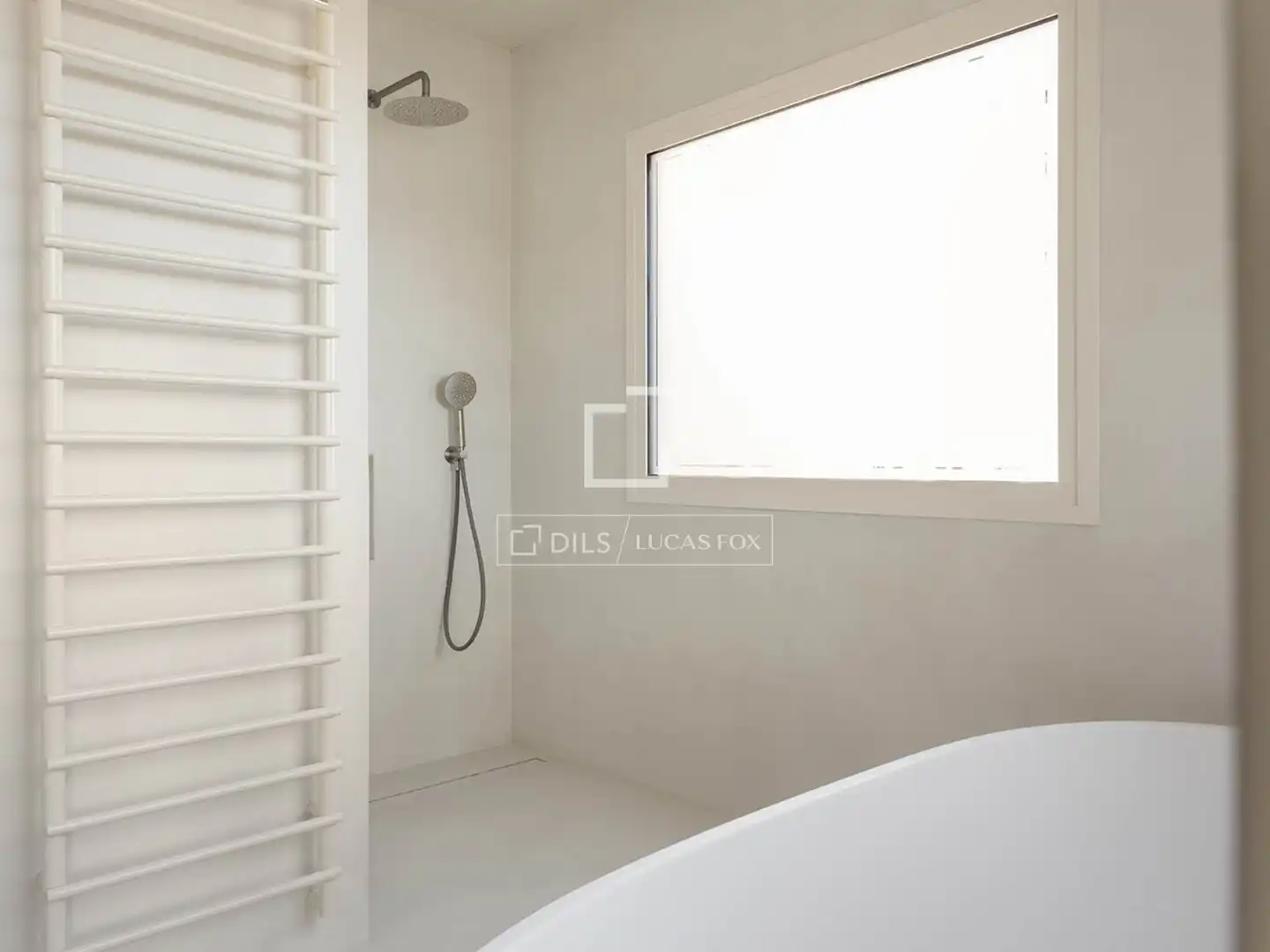 Bathroom of Attic for sale in Barcelona  with Air Conditioner, Heating and Parquet flooring