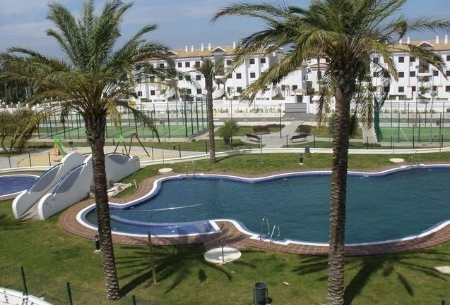 Piscina de Apartament de lloguer en Chiclana de la Frontera amb Jardí privat, Terrassa i Piscina comunitària