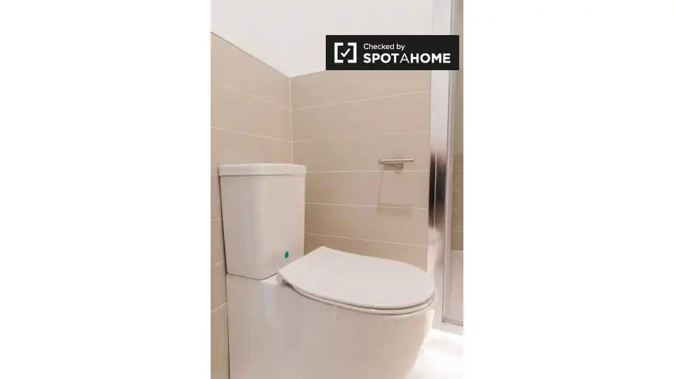 Baño de Piso de alquiler en Valencia con Aire acondicionado, Calefacción y Amueblado