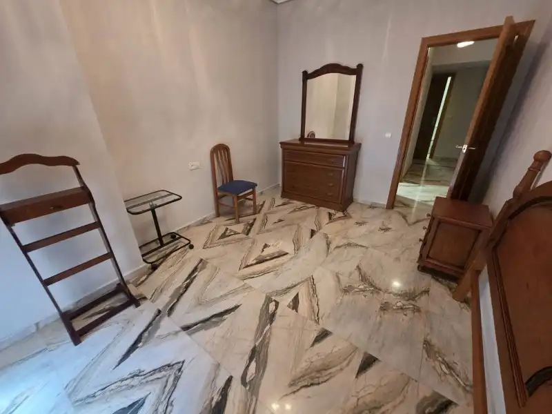 Dormitori de Pis de lloguer en Plasencia amb Aire condicionat, Calefacció i Jardí privat